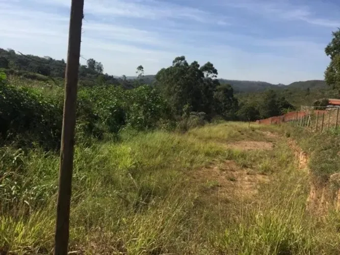 vende-se um terreno araçariguama