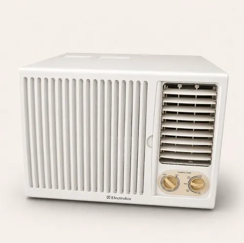 Ar condicionado Eletrolux 7.500 BTU's - Precisando colocar gás.  Aceito oferta 
