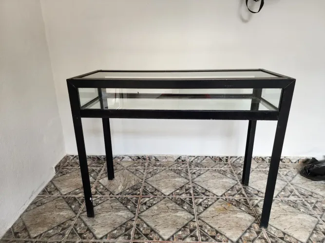 Balcão expositor vidro e alumínio 