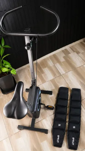 Vendo bicicleta aeróbica e peso de 5 kg