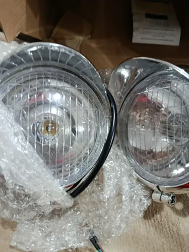 Par de faróis de neblina para moto por 100 reais .