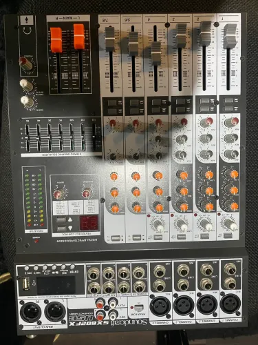 Mesa de Som Soundcraft SX802 - Som Profissional