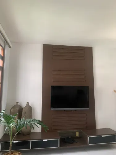 Rack com painel projetados