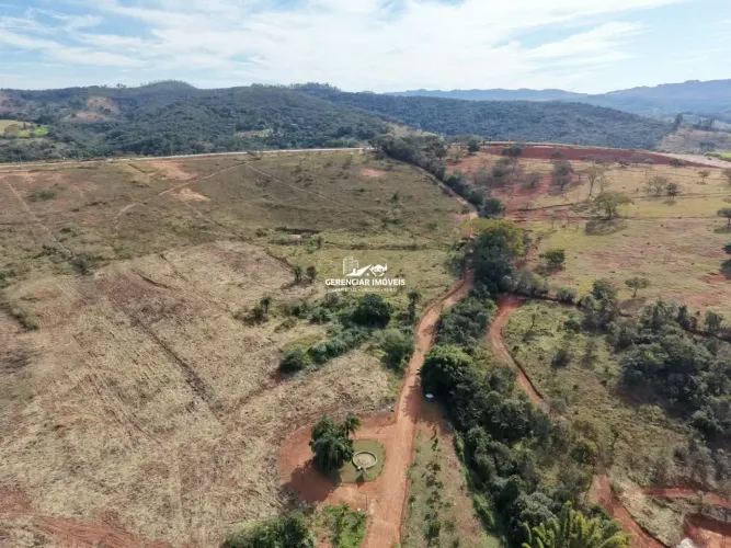 Terrenos financiáveis á venda em condomínio em Rio Manso!