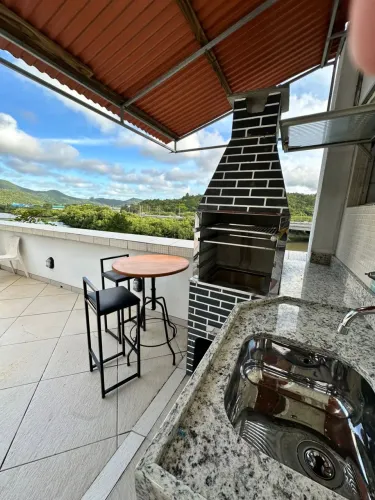 Cobertura na Barra Sul 4 dormitórios 200m² perto do mar