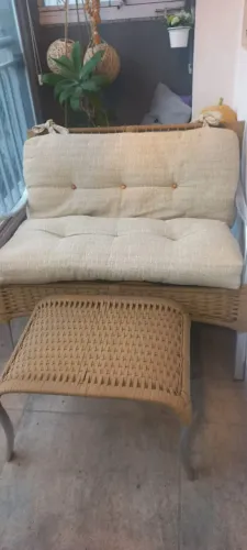 conjunto Namoradeira dois lugares com mesa de palha bege