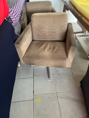 POLTRONAS COM BASE GIRATORIA