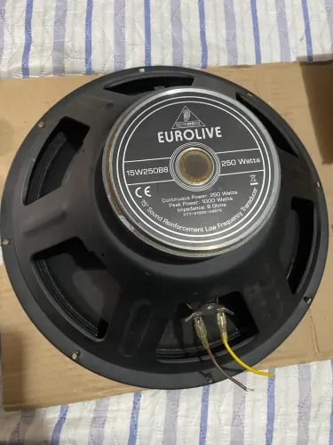 ALTO-FALANTE BEHRINGER EUROLIVE 15? - 250W RMS
