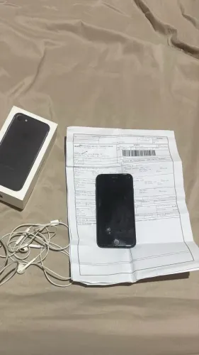 iPhone 7 de 128 gigas com marcas de uso.