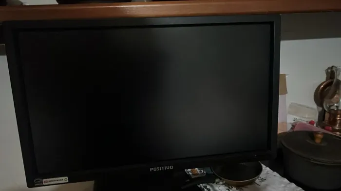 Monitor HD  Giratório e ajustável  por R$ 284,90.