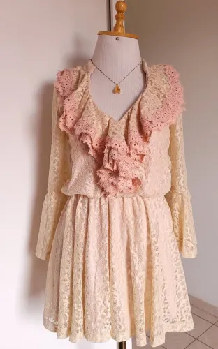 Vestido Curto Florença Decote Jabô, Veste P, Conservado