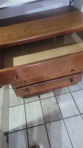 Cômoda de madeira