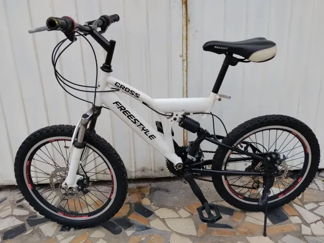 Bicicleta Aro 20 Freios a disco 18v dupla suspensão! Completa! 