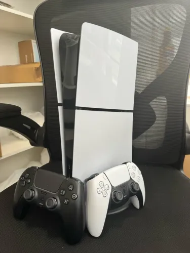 PlayStation 5 slim + 2 controles