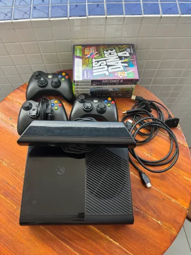 Vendo Xbox 360 Super Slim Travado c Jogos