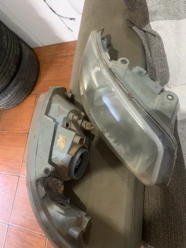 Vendo par de farol Gol G4 originais 