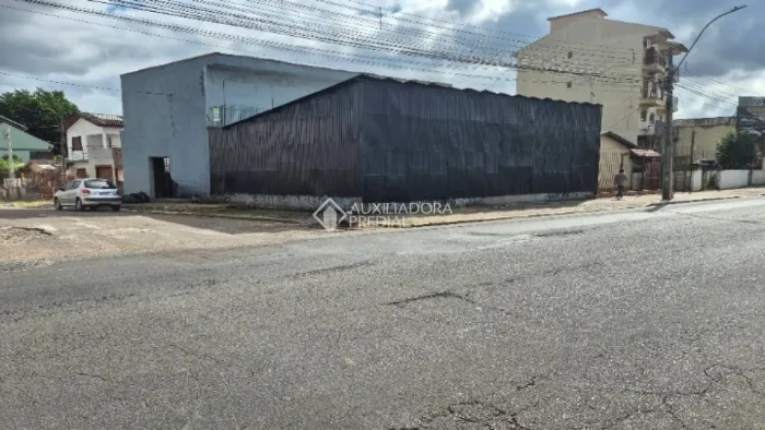 Terreno com prédio comercial