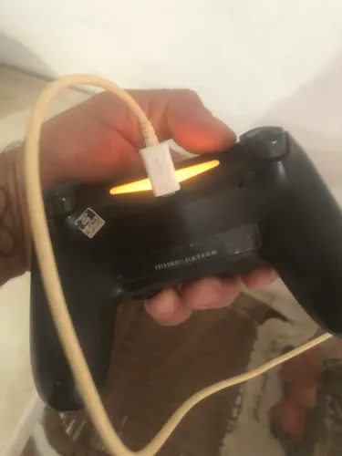 Controle de ps4 mais jogo do mega men 