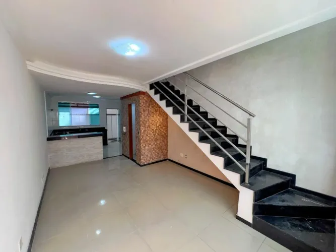 Linda casa no bairro Santa Amélia 2 quartos com 1 vaga demarcada e coberta.