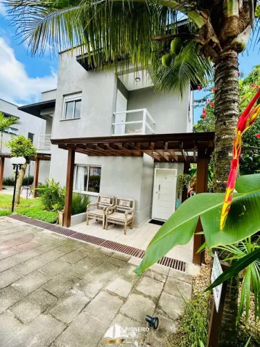 Casa de condomínio à venda em Barra do Una, litoral!