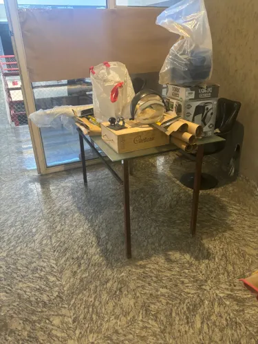Mesa com tampo de vidro