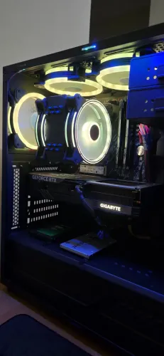 PC Gamer, Ryzen 7 5700X + RTX 4060 Ti + 32GB Ram + MONITOR 240hz