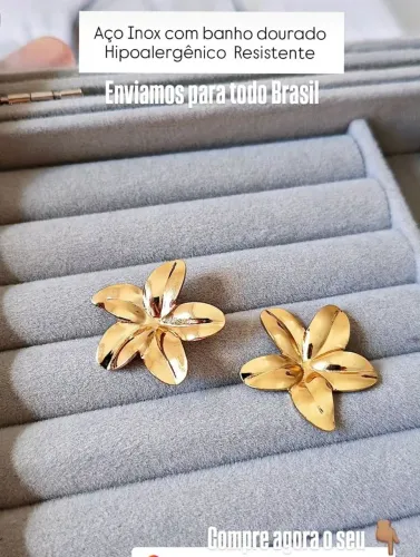 Brinco flor dourado aço inox 