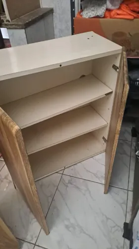 Armário de cozinha suspenso em madeira com fórmica 
