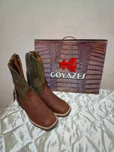 Bota Goyazes couro de cabeça 