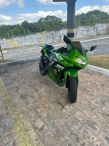 Moto Ninja de garagem