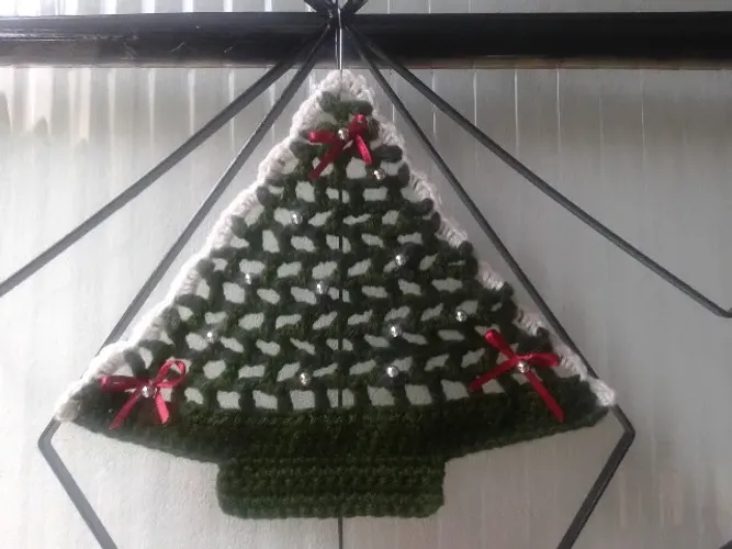 Enfeite de porta Árvore de Natal de crochê