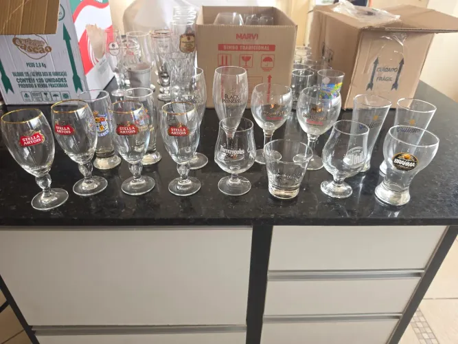 Copos de cerveja diversos 
