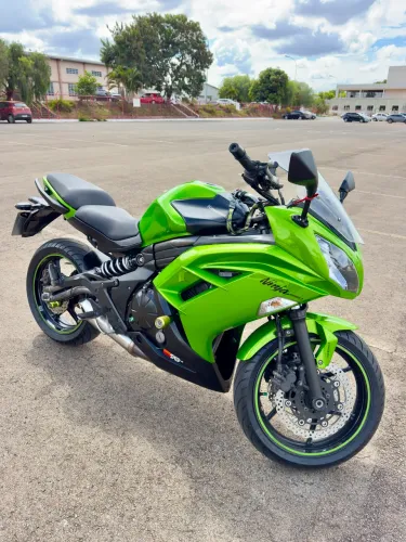 Kawasaki Ninja 650r extremamente conservada. Revisada!
