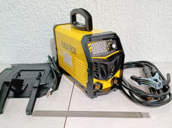Máquina de Solda Inversora Bivolt Completa Nova na Caixa com Acessórios.