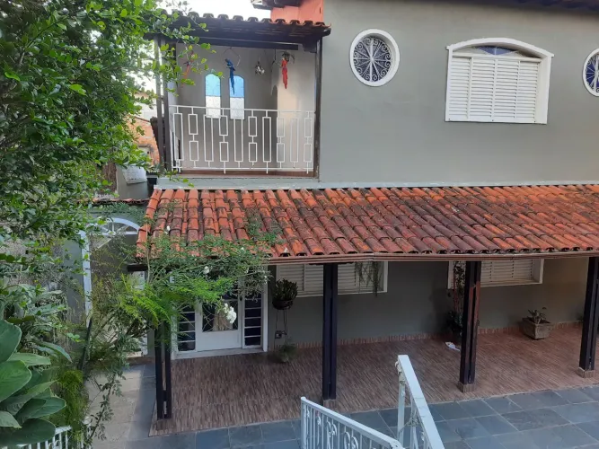 Casa colonial, Bairro planalto. Troco