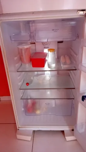 Vendo geladeira panasonic, branca, usada, está em bom estado de uso e conservação