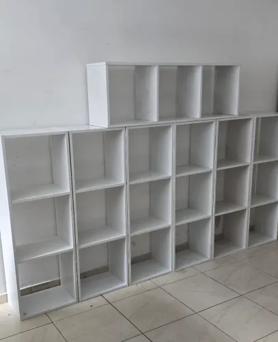 Estante modulada. Nichos