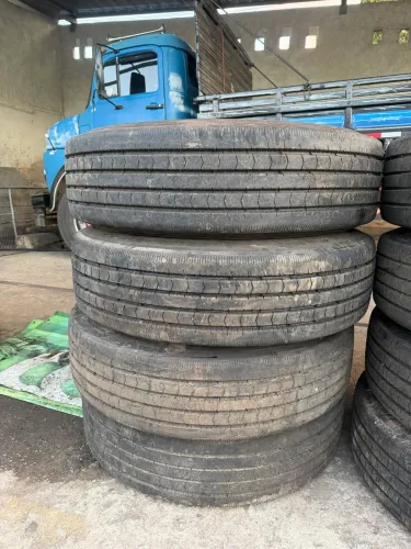 Pneu 275 80 22,5 reformado