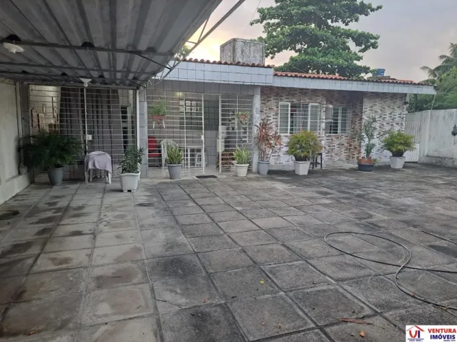 Casa à Venda em Jardim Atlântico