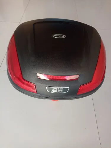 Baú givi 47 litros Monolock sistem