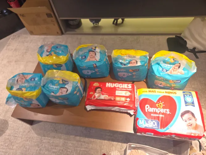 Lote com fraldas Pampers M 8 pacotes