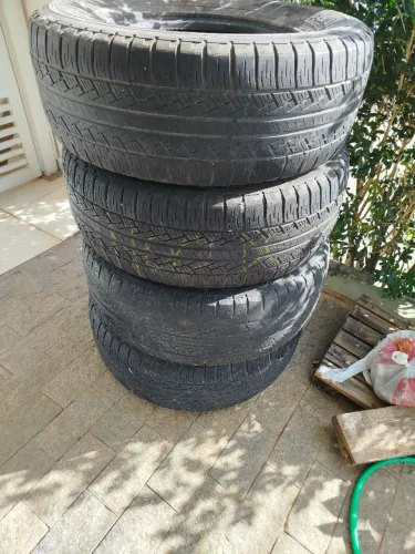 pneu Pirelli scorpion 265 70 r16 (meia vida)
