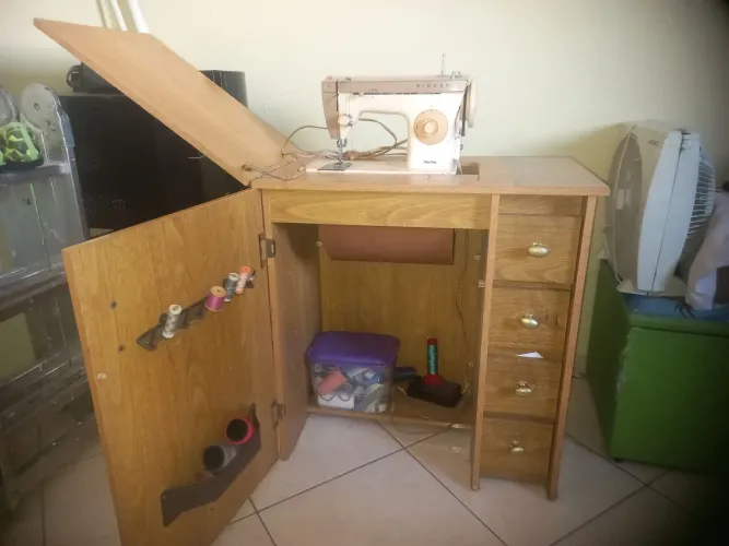 Vd-se maquina de costura singer zig-zag com gabinete