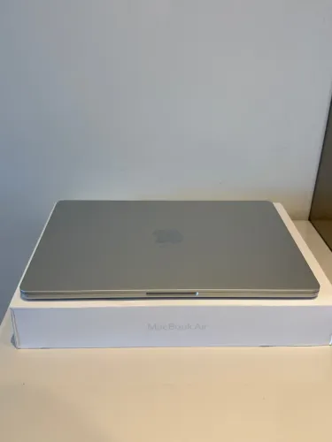 MacBook Air M2 | Bateria 97%