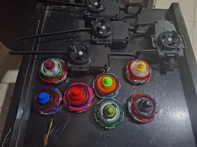 7 Beyblades X alternativas + 4 lançadores