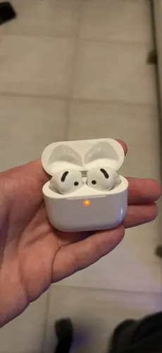 AirPods 4 com cancelamento de ruído