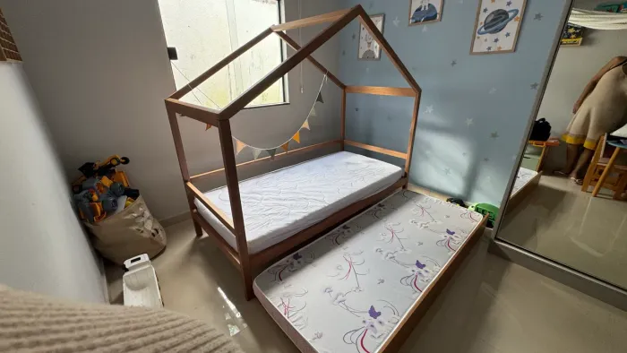 Cama Montessoriana em Madeira