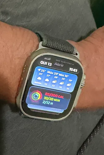 Apple Watch Ultra 2 titânio natural bateria 100%