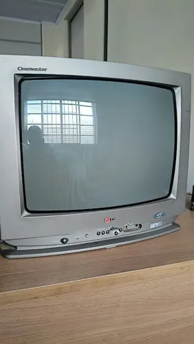 TV RETRO CRT LG cinemaster 20" AUTO VOLT TRISYSTEM