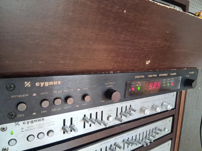 Tuner cygnus tu 800 muito conservado